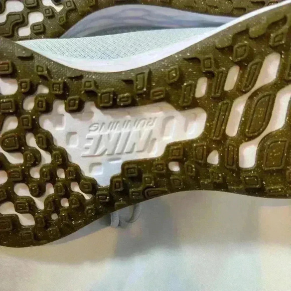 NWOT- Nike Men's Revolution 6 Road Running Shoes Grey Pure Platinum (Size 11.5) - Picture 9 of 9